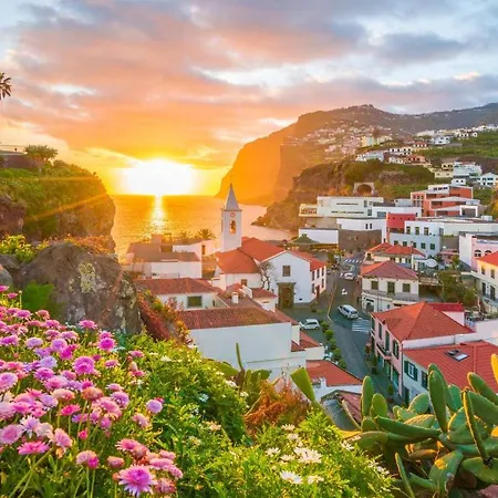 Bright Studio Apartment Funchal (Madeira)